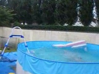 eric dans la piscine