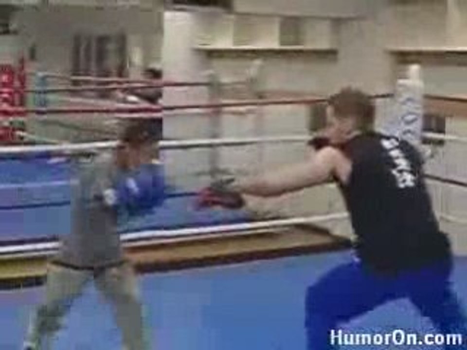 Mama c un monstre regarde