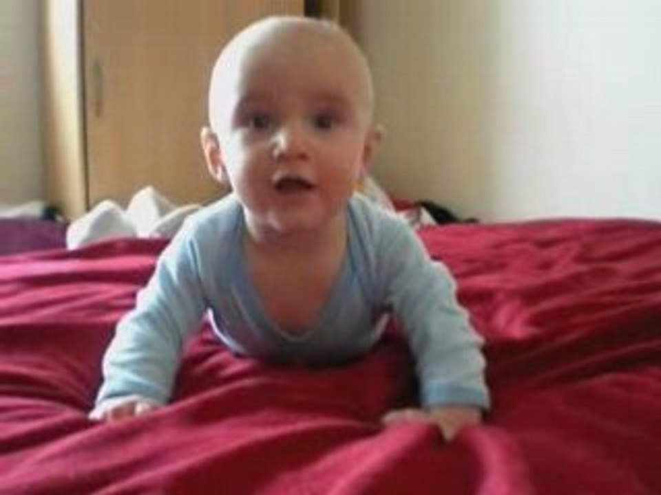 Yanis a quatre pattes