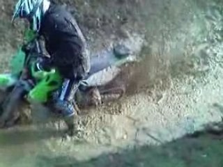 Enduro Kawa embourbé