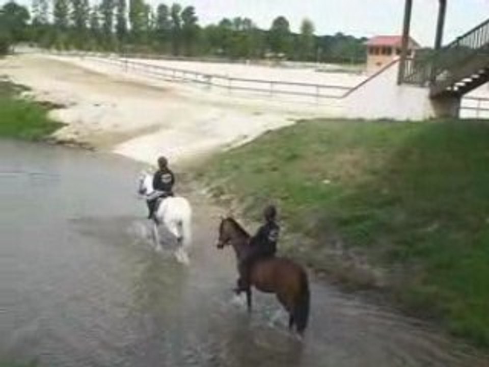 Misty et Macha remontent le Beuvron