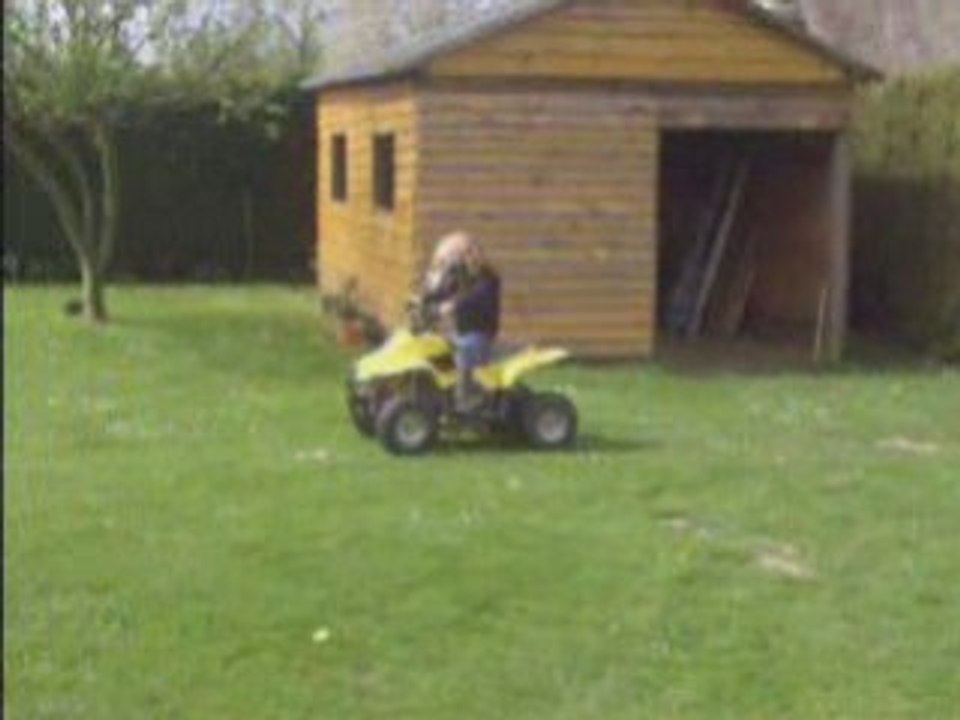 Donatien 4 ans en  quad