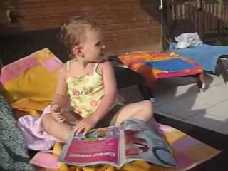 Lucie en pleine lecture....