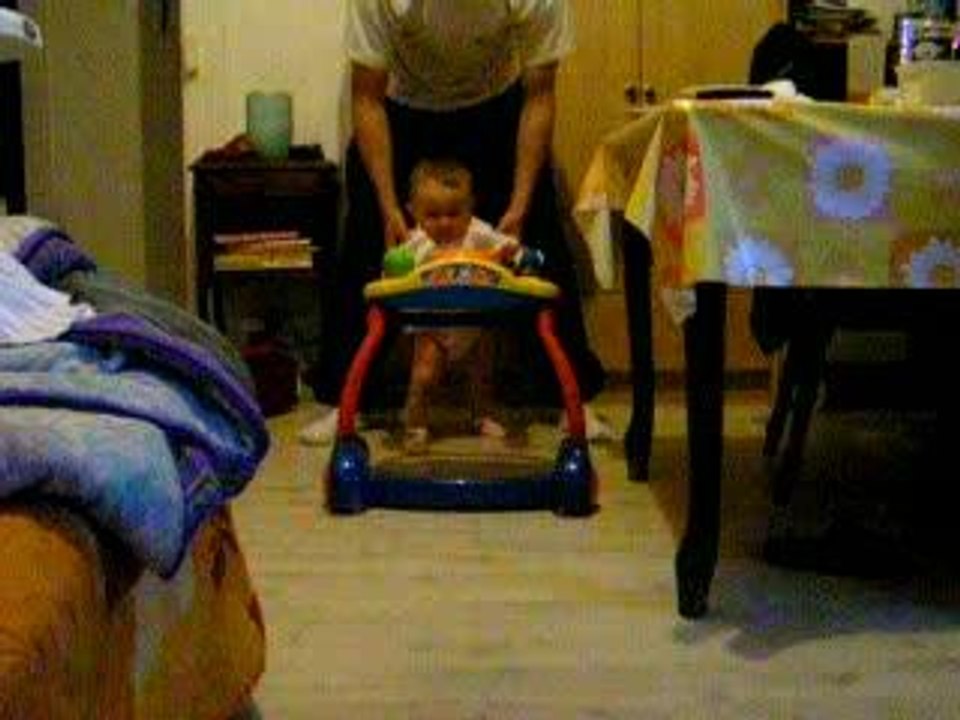 Bébé fait la course