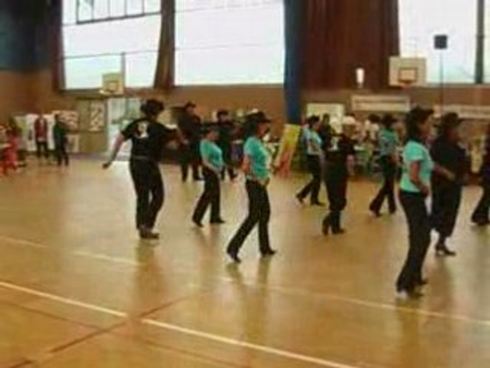 Forum des associations Claix 2008 - démo country - 3