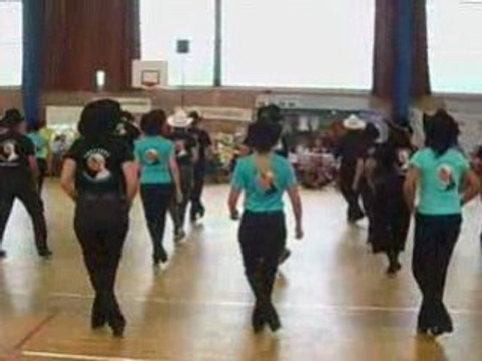 Forum des associations Claix 2008 - démo country - 4