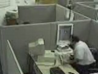 Régis s'énerve au bureau