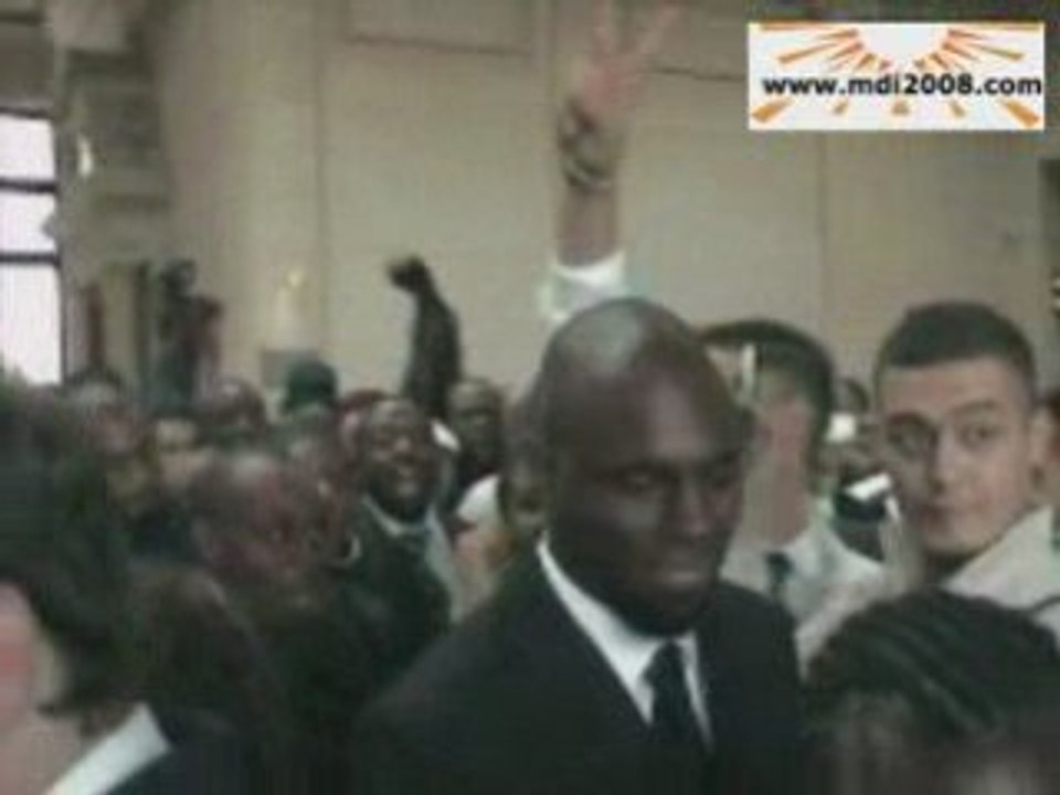 Kemi Seba et la rue jugent le SIONISME AU TRIBUNAL!