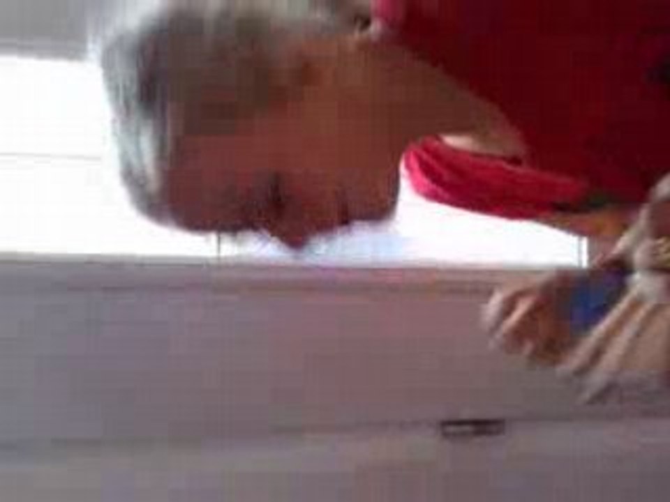 bill kaulitz agréssé par une fan histérique