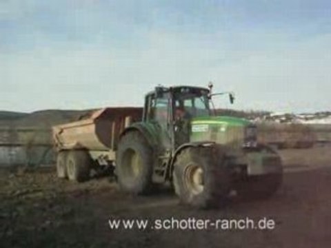 John Deere 7530 mit Krampe Mulde auf der Baustelle