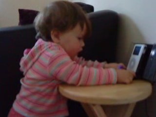 Sophia Curtindo musica I