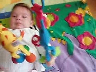 Camille et le tapis d'éveil ou le singe martyr !