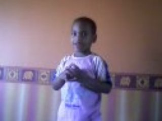 Momo qui chante c'est chelou sisi