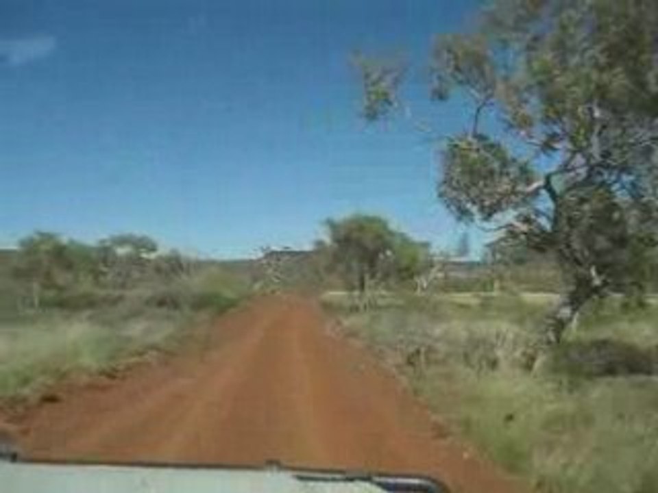 Un p'tit coup d'oeil sur le forage... puis s'en va ...