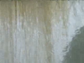 cascade d'eau depuis un pont !