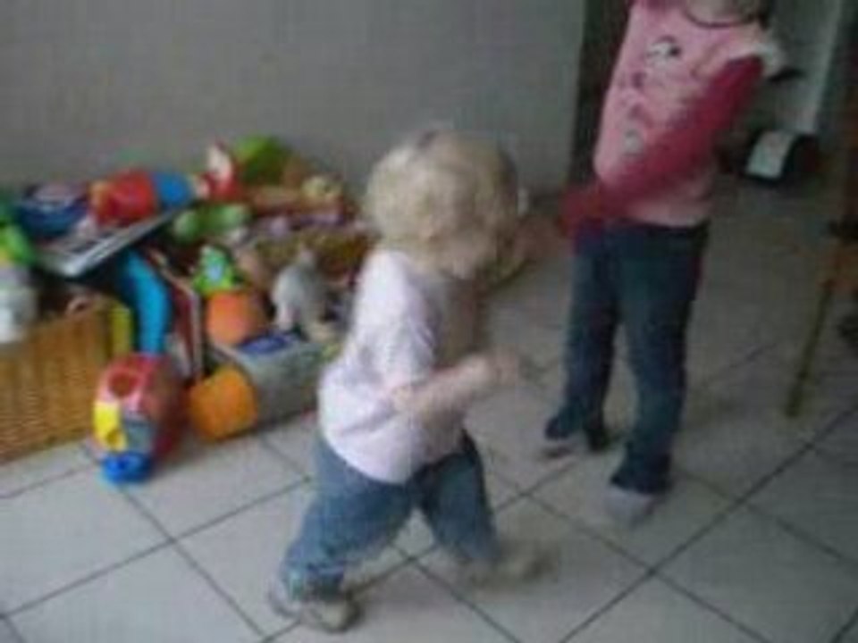 Alice et Chloé sur Begin de Madcon