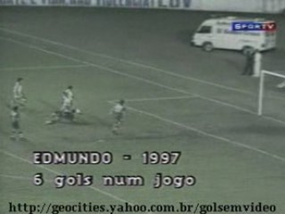 4 dos 6 gols de Edmundo em uma mesma