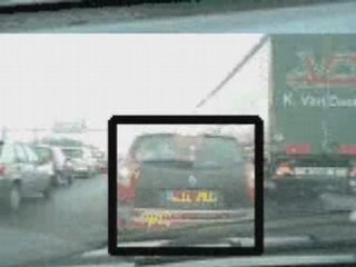 Design matin-embouteillage sur route -rodolphe dogniaux