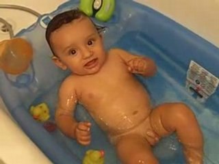 Noé da da da dans le bain