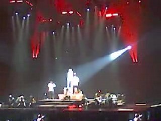 "Man's world", "Love can move mountains" (Bercy 27.05.08)