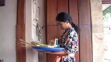 2004-02-15_0916.54_Mades_Warung_offering