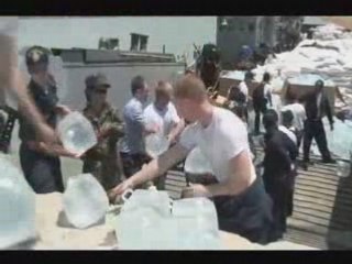 Kearsarge delivers supplies to Haiti