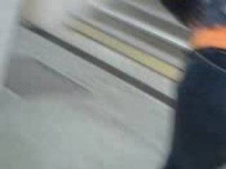 Adeline se fait suivre par une cameraman amatrice en roller