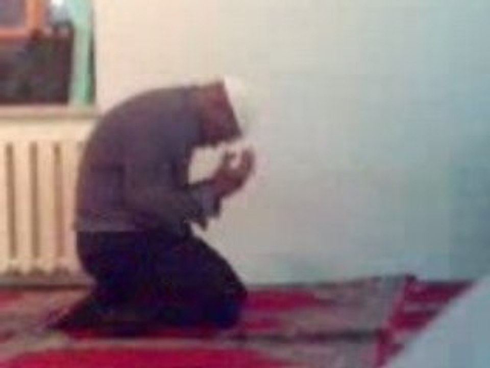BOXER MIKE TYSON PRAYING AT THE MOSQUE