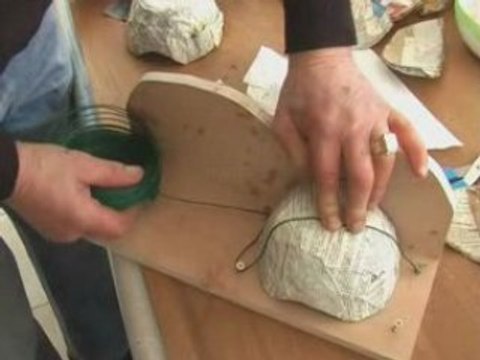 Fabrication de nids à hirondelles de fenêtre