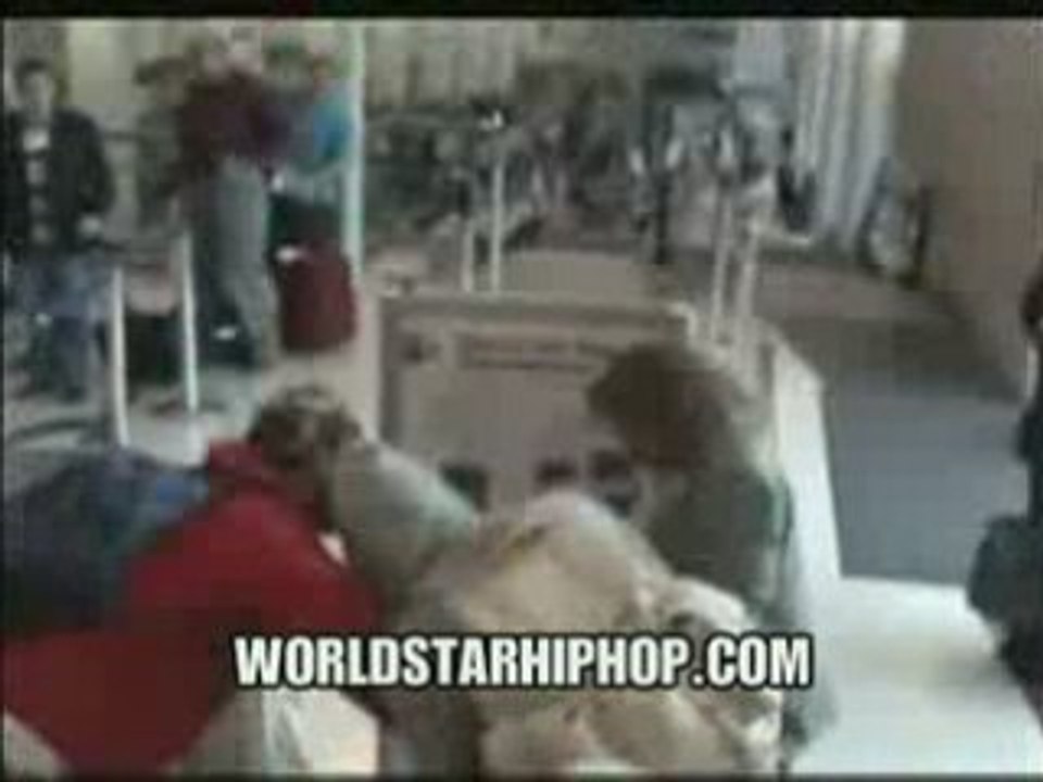Kanye West Attacks Paparazzi