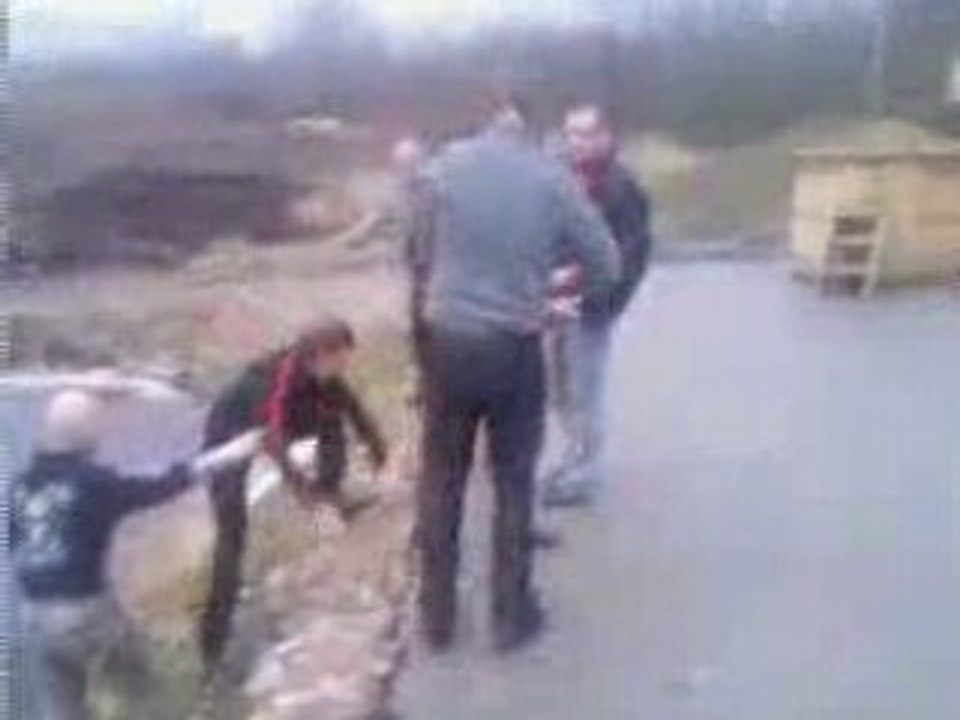 Stupid Drunk Guy Jump and Swim in a Frozen Lake