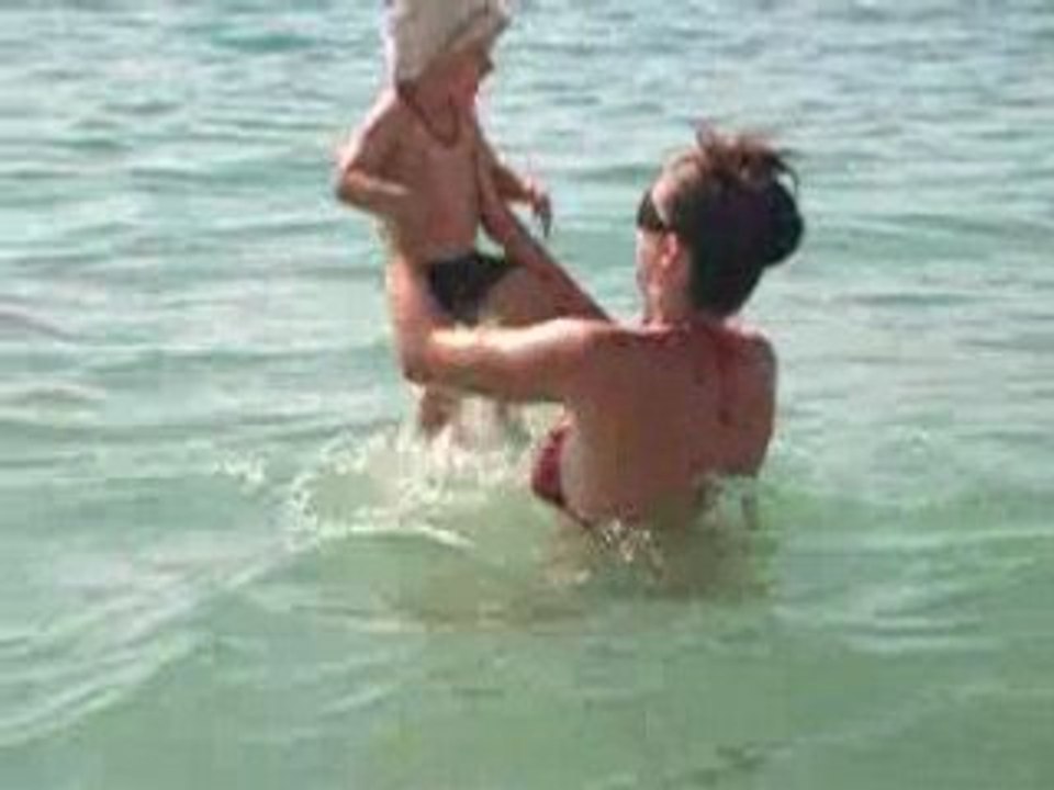 Nono saute ds la mer