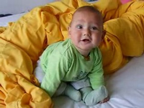 Ambroise assis ... ou presque !