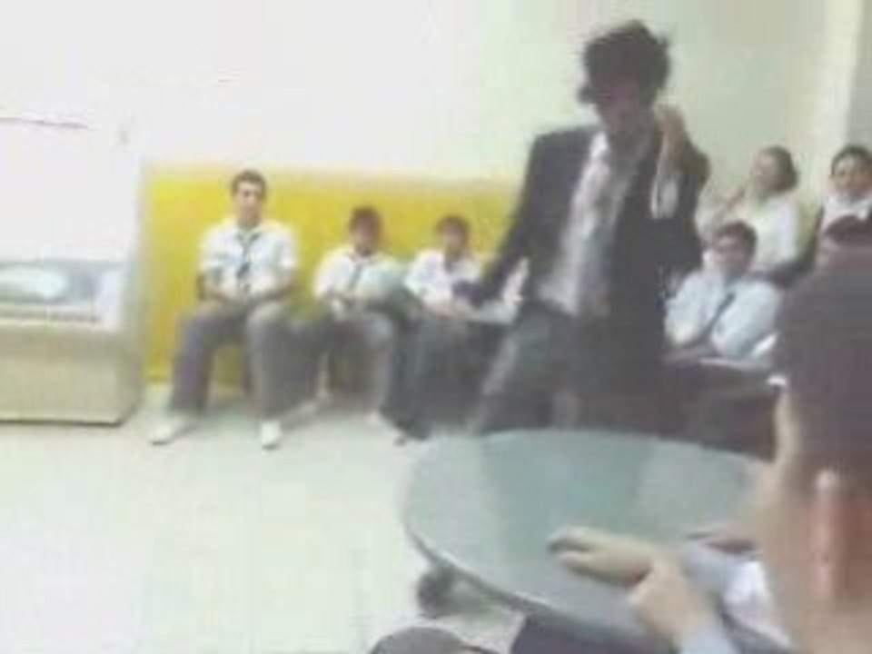 Yavuz Sultan Selim And.Lisesi Kantininde Dangerous Dansı