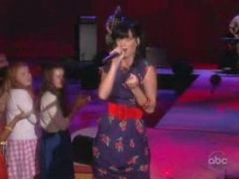 Katy Perry - I Kissed a girl - (Live on The View)