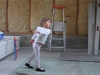 Fantine,2 ans et demi :Danseuse.