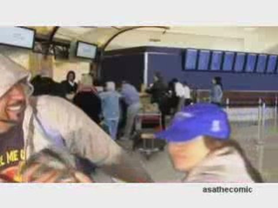 Kanye West Paparazzi Attack (Spoof)[Comedy]