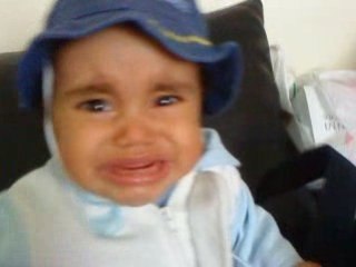 bebe pleure