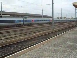 rio jaune avec la bb 67348 multiservice + ter-gv en manoeuvr