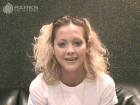 Anna Tsuchiya - Barks comment (Virgin Cat)