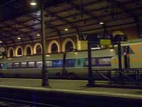 le tgv et la bb 7295 avec un train de nuit