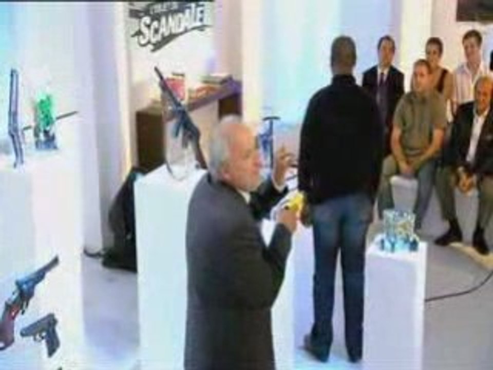 jerome bonaldi teste le taser France 2