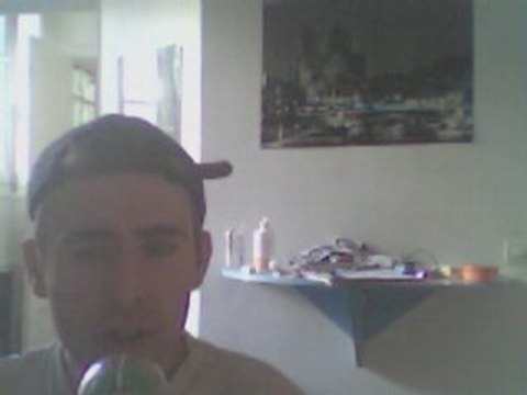 Wiwi égratigne Le petit mec