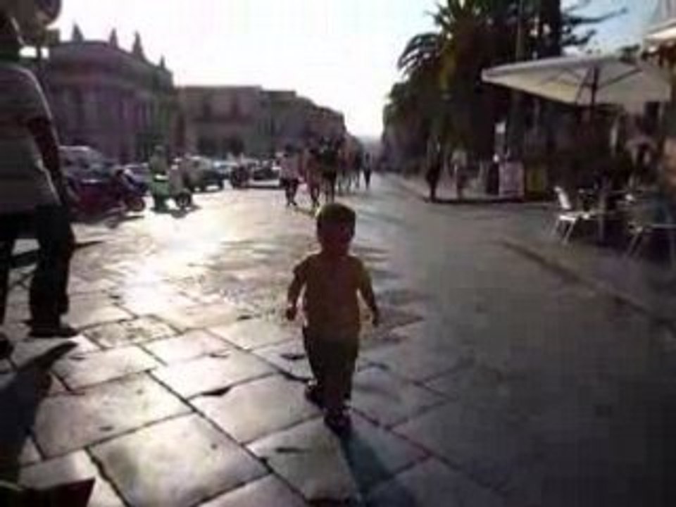 2008.08.31 Noto, moi j'marche à reculon, c'est plus rigolo!