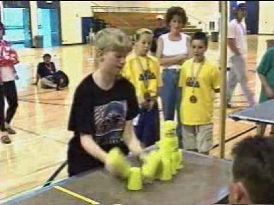 Gag - Record du Monde de Pause de ''Gobelets''