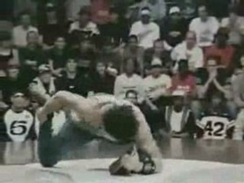 Red_Bull_BC_ONE_2004_Ronnie_vs_Kouske