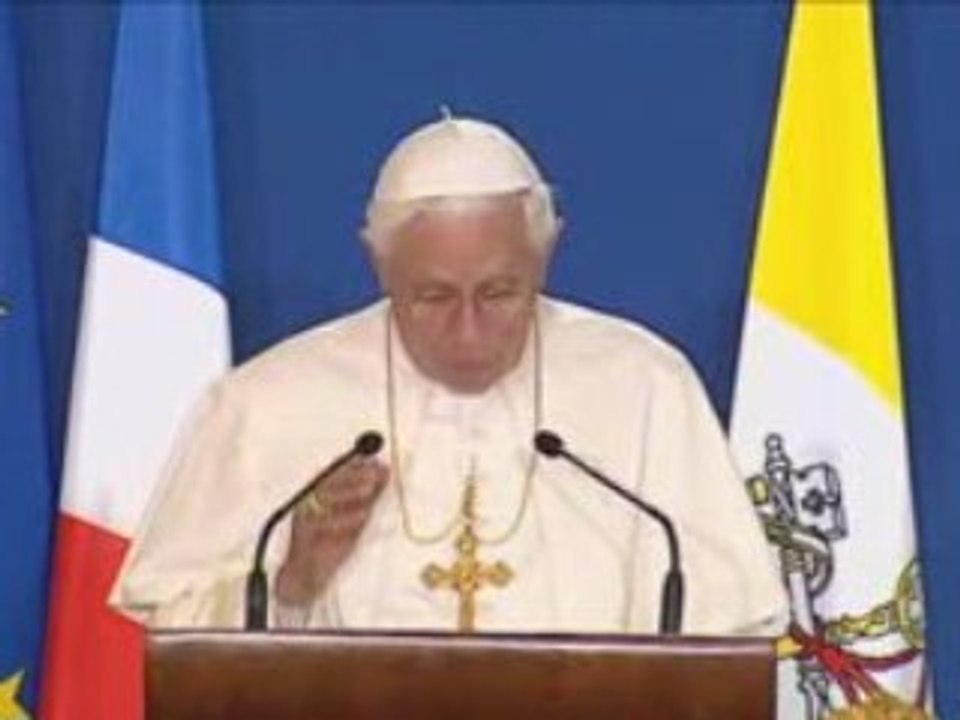Benoît XVI : " Merci et aurevoir ! "