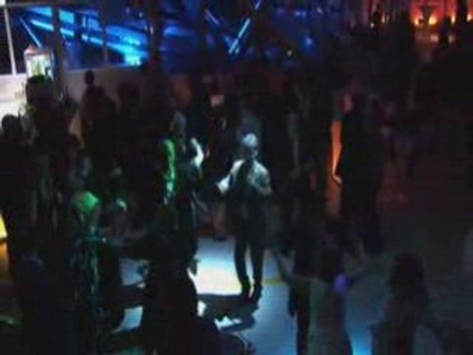 Partyband DJ Saxophonistin Percussionisten-DISCO GANG!