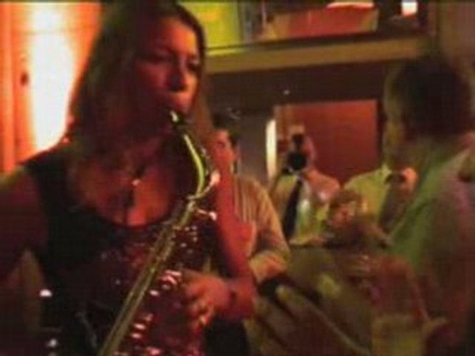Solo saxophonistin natalie marchenko