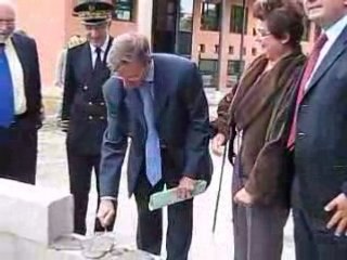 maison 15€/jour: pose de la première pierre